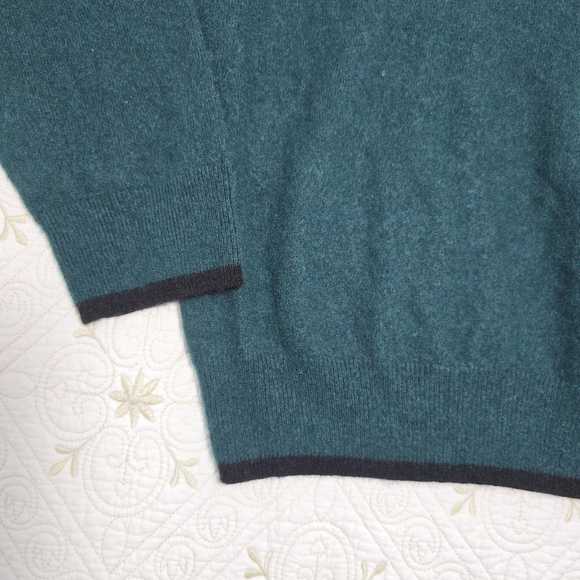 Neiman Marcus Green Cashmere Sweater | Size XL | Flawed | V-Neck Soft - Picture 4 of 6